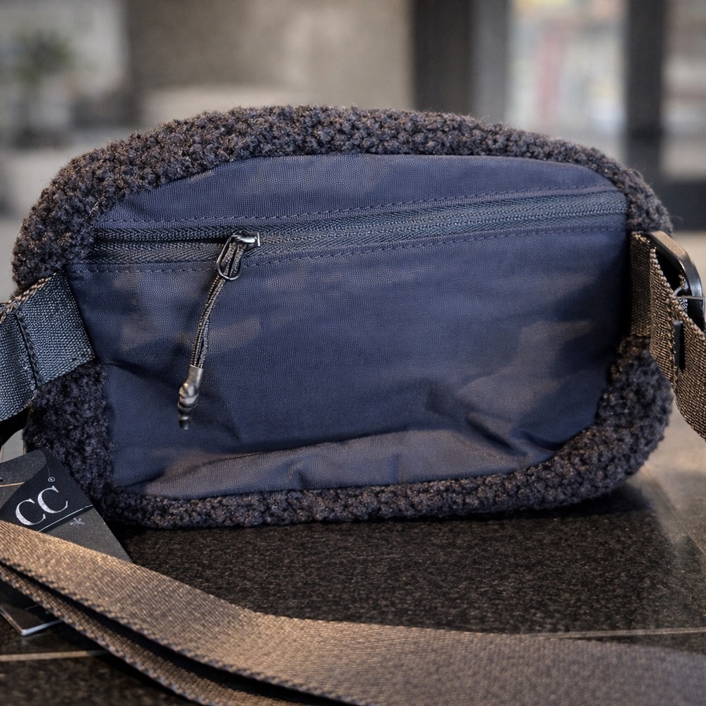 🖤 NWT C.C Women’s Sherpa Belt Bag/ Fanny Pack - Black - Picture 3 of 4